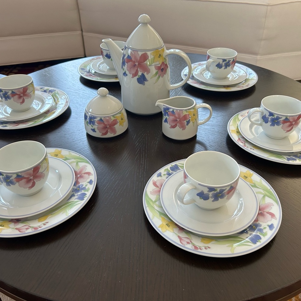 Floral Finest Ceramic Tea/Coffee Set with Pastel Accents